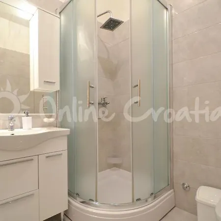Apartman Antonela דירה *